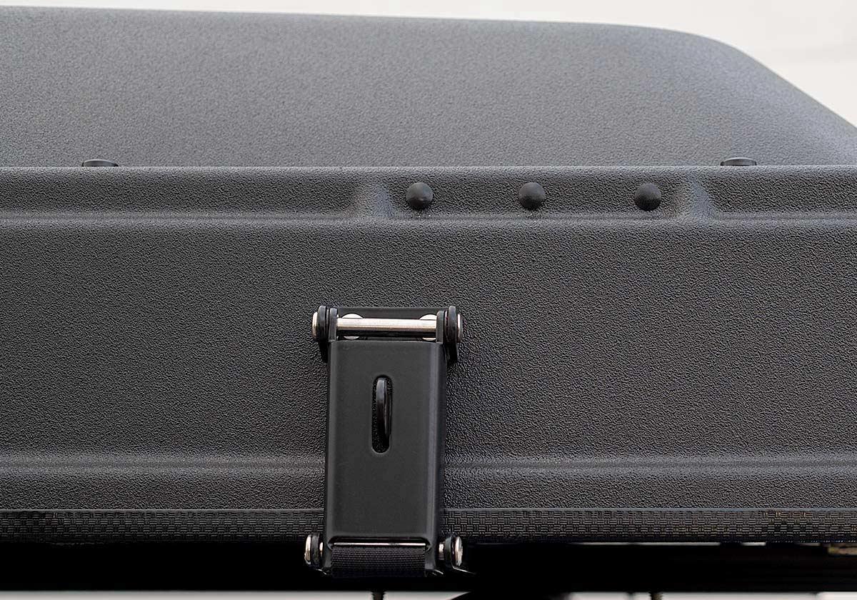 Roofnest Condor 2 shell edge and latch, close up