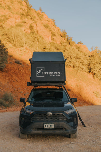 Intrepid Geo 2.0 closed on a RAV4 roof rack, seen head on