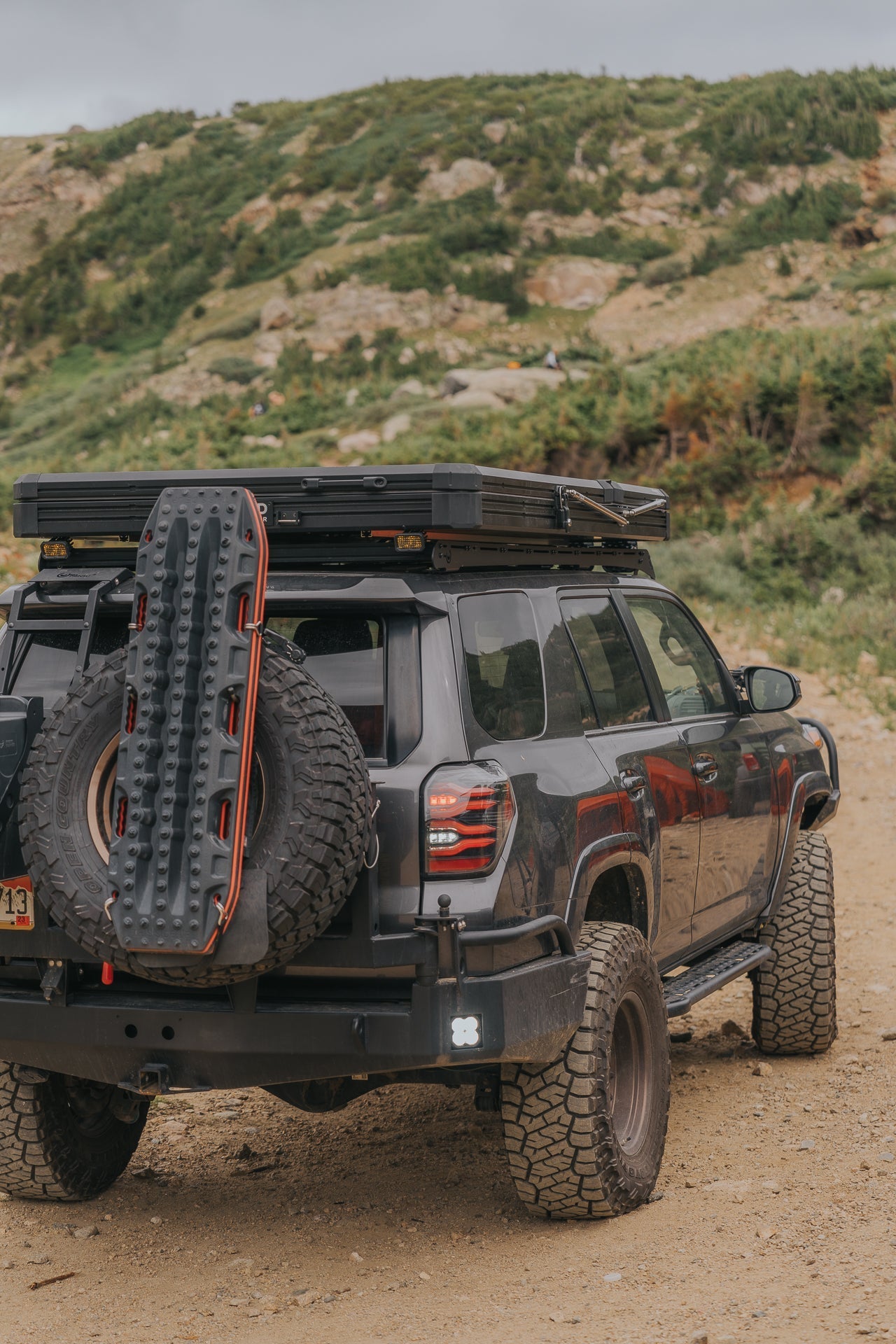 Intrepid Geo 2.5 closed on a 4Runner carrying recovery boards