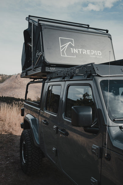 Intrepid Geo 3.0 closed on a Jeep Gladiator, shell facing out
