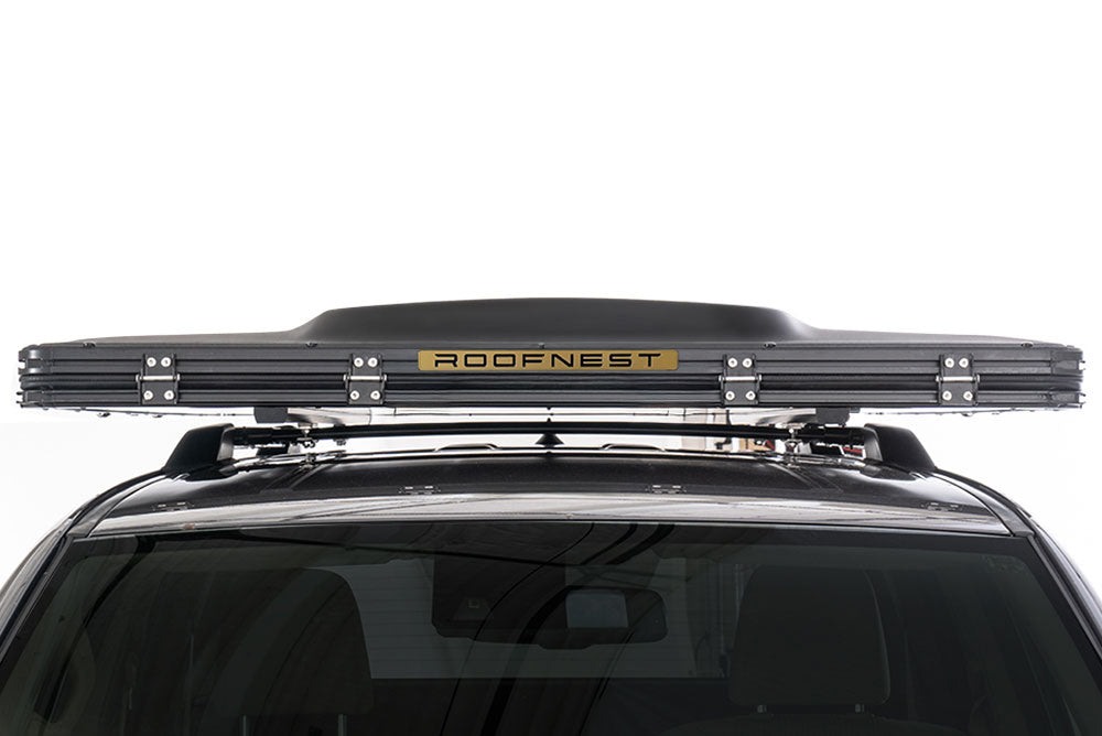Low-profile Roofnest Falcon 3 EVO shell closed on a car roof, seen head on